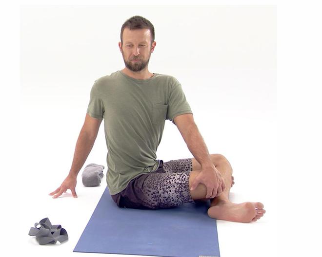 博鱼电竞常练6个瑜伽动作 缓解身体压力预防伤病(图5)