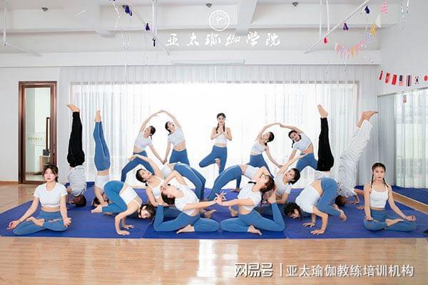 博鱼电竞广州瑜伽教练培训学费大概是需要多少钱呢？(图2)