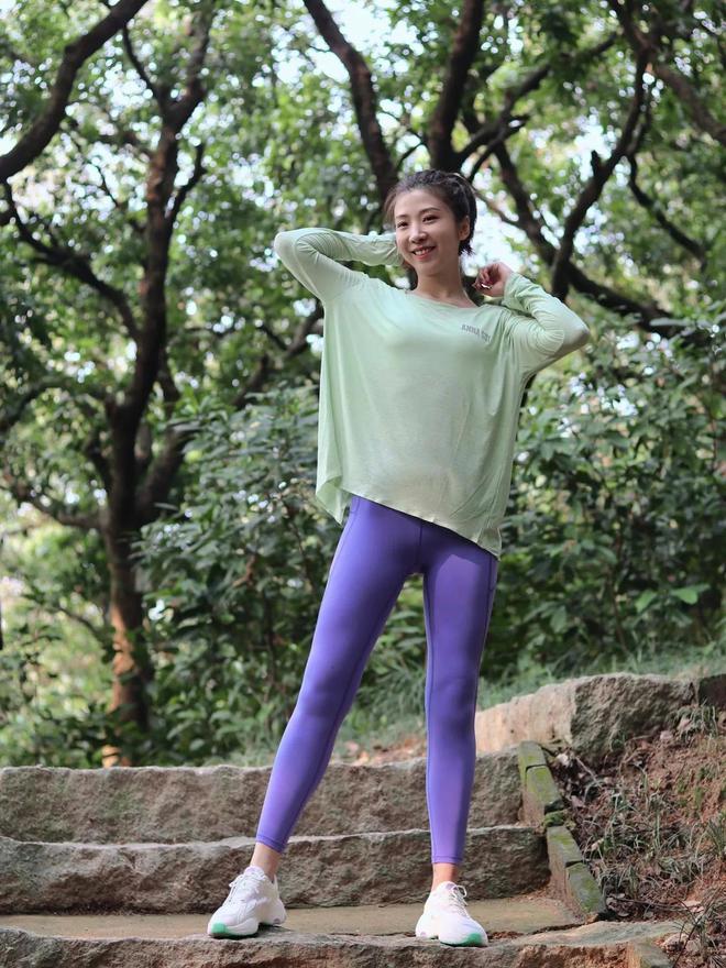 想让30岁女性更有活力？试试这款蓝灰色瑜伽裤！(图8)