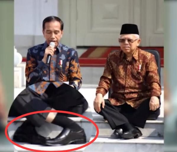 博鱼电竞官网印尼总统高难度“盘腿交叉坐”走红！网友：被总统耽误的瑜伽教练(图1)